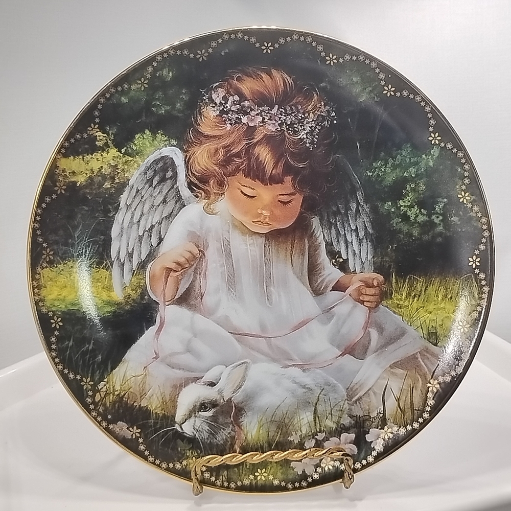 The Bradford Exchange Angelic Child Plate with Gold and White Accents